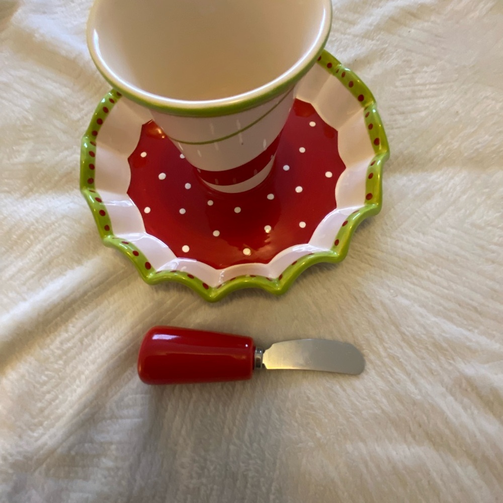 Festive Red and White Swirl Cheese Plate with Spreader - Picture 4 of 4